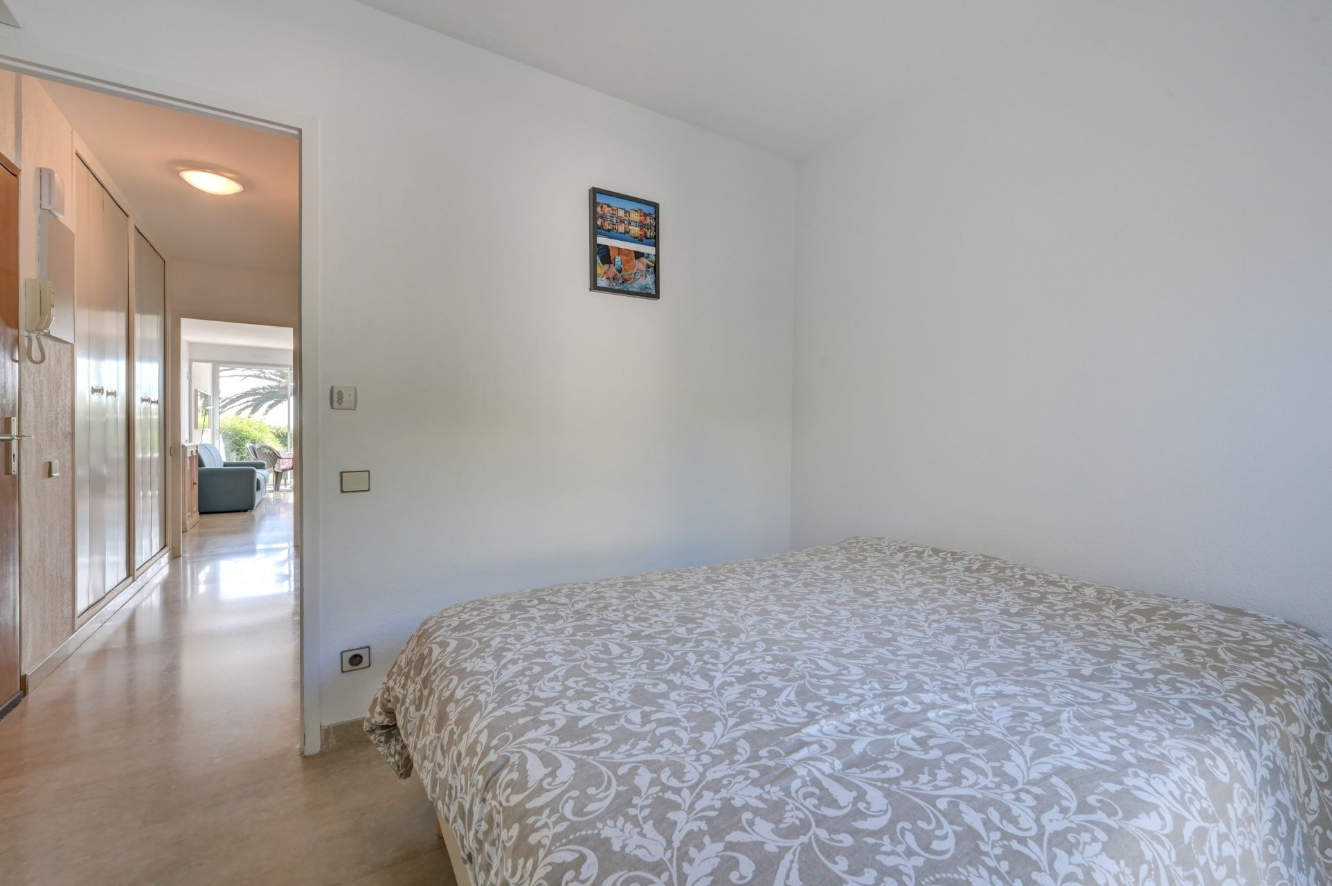 apartment 2 Rooms for sale on CASSIS (13260)