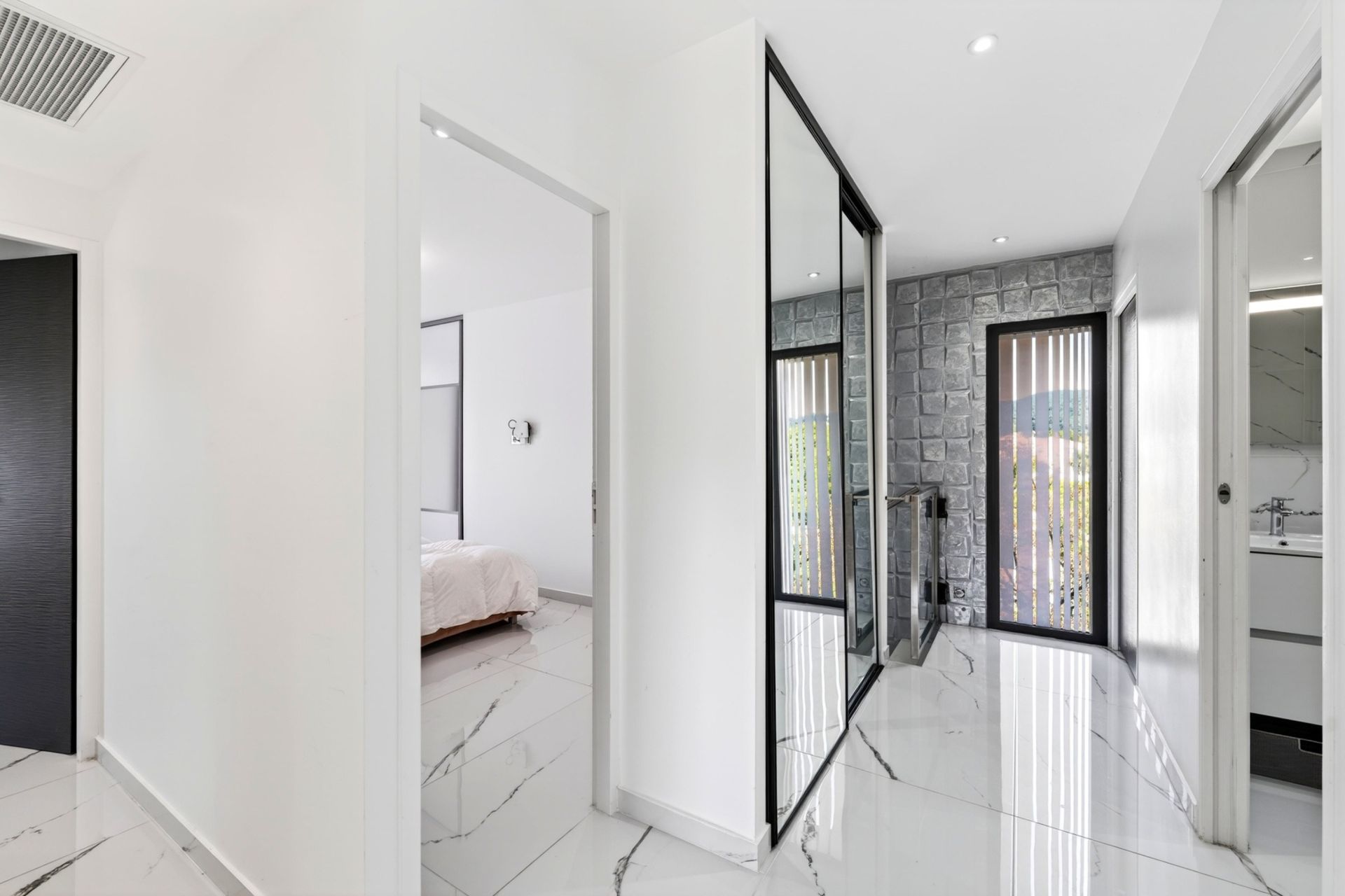 house 6 Rooms for sale on LA CIOTAT (13600)