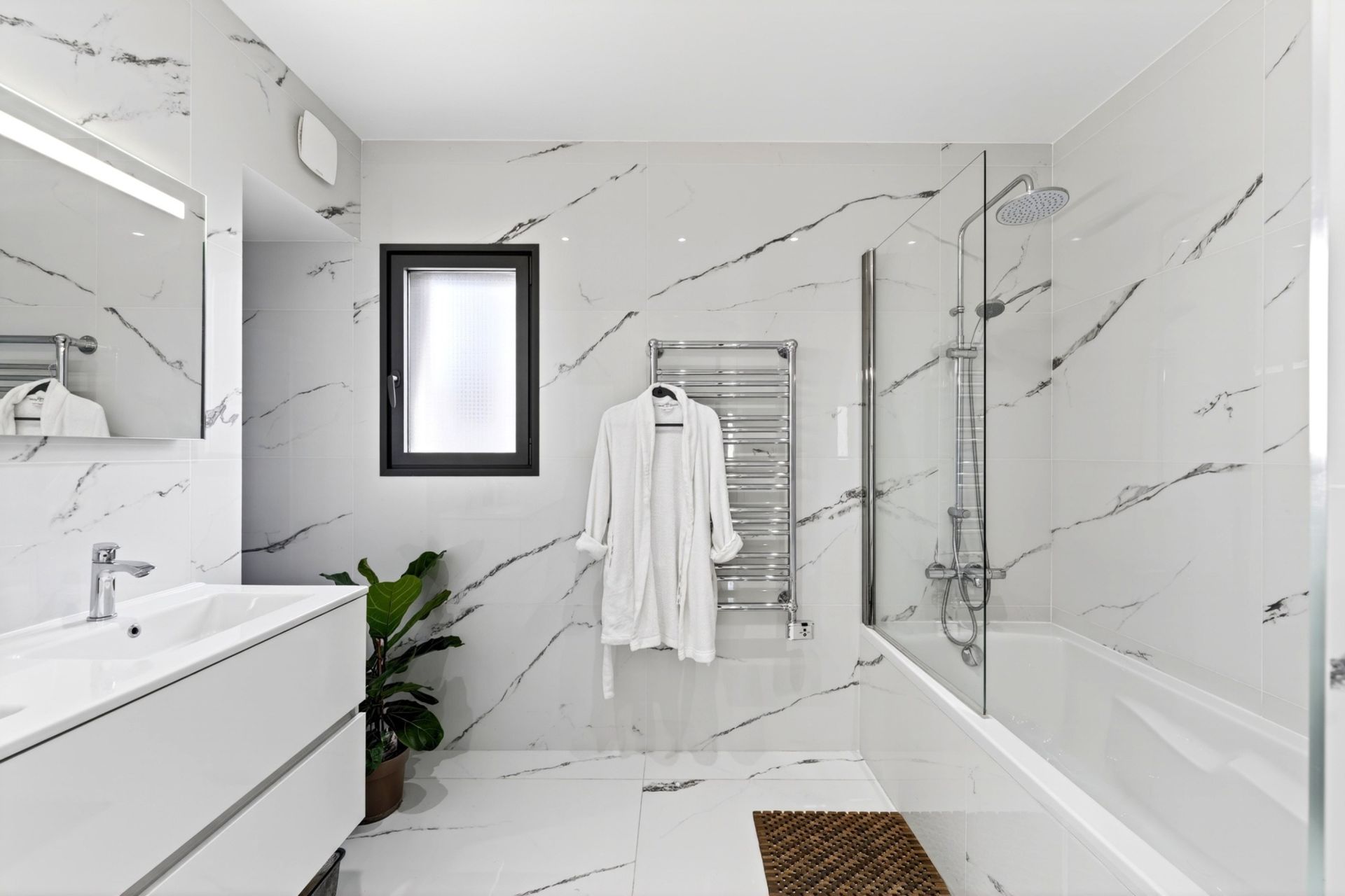 house 6 Rooms for sale on LA CIOTAT (13600)