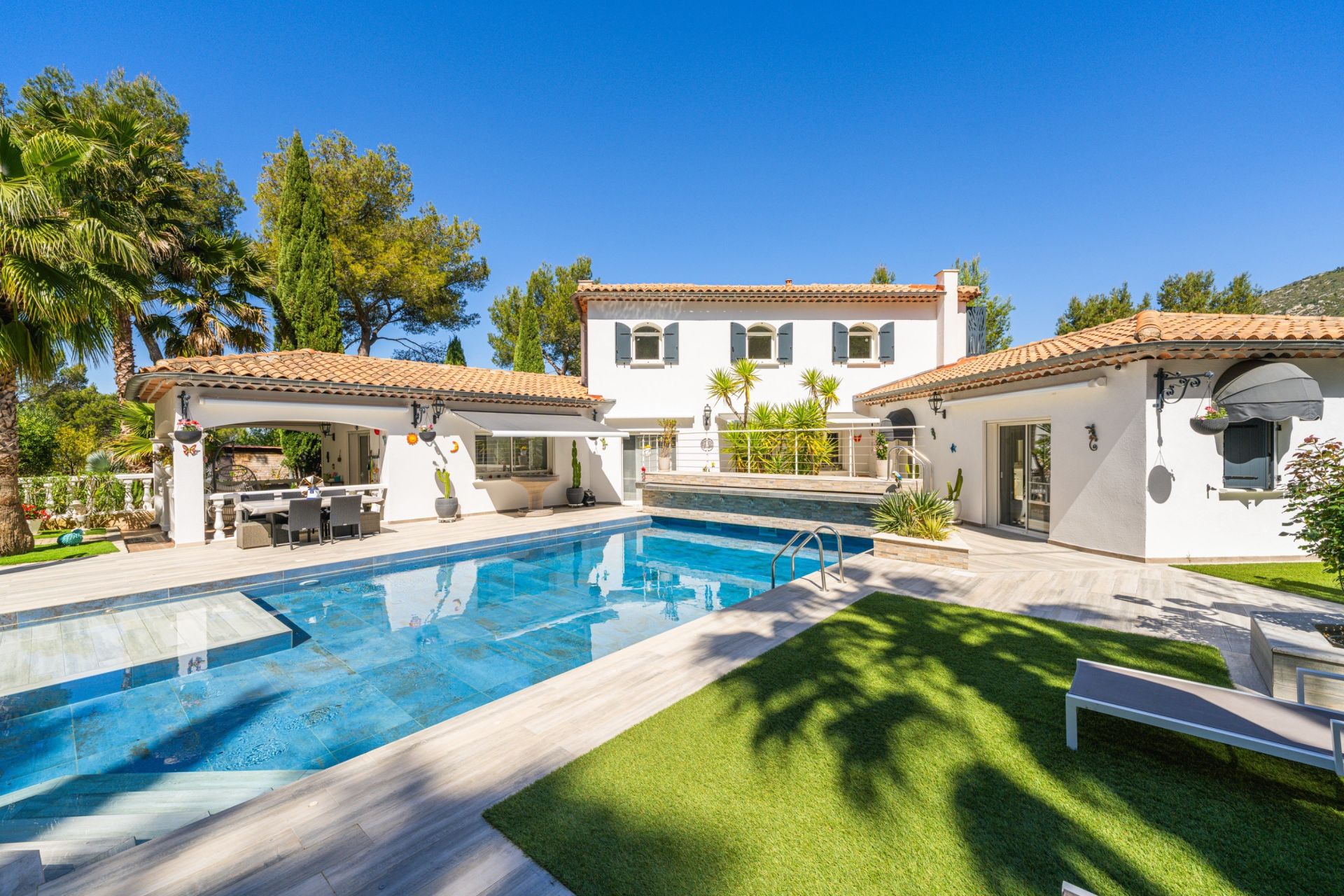 house 5 Rooms for sale on GEMENOS (13420)