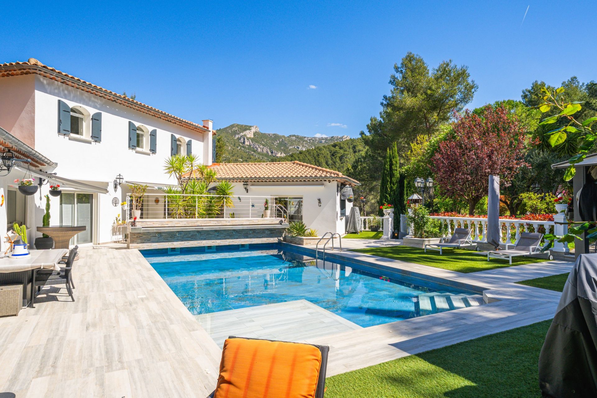 house 5 Rooms for sale on GEMENOS (13420)