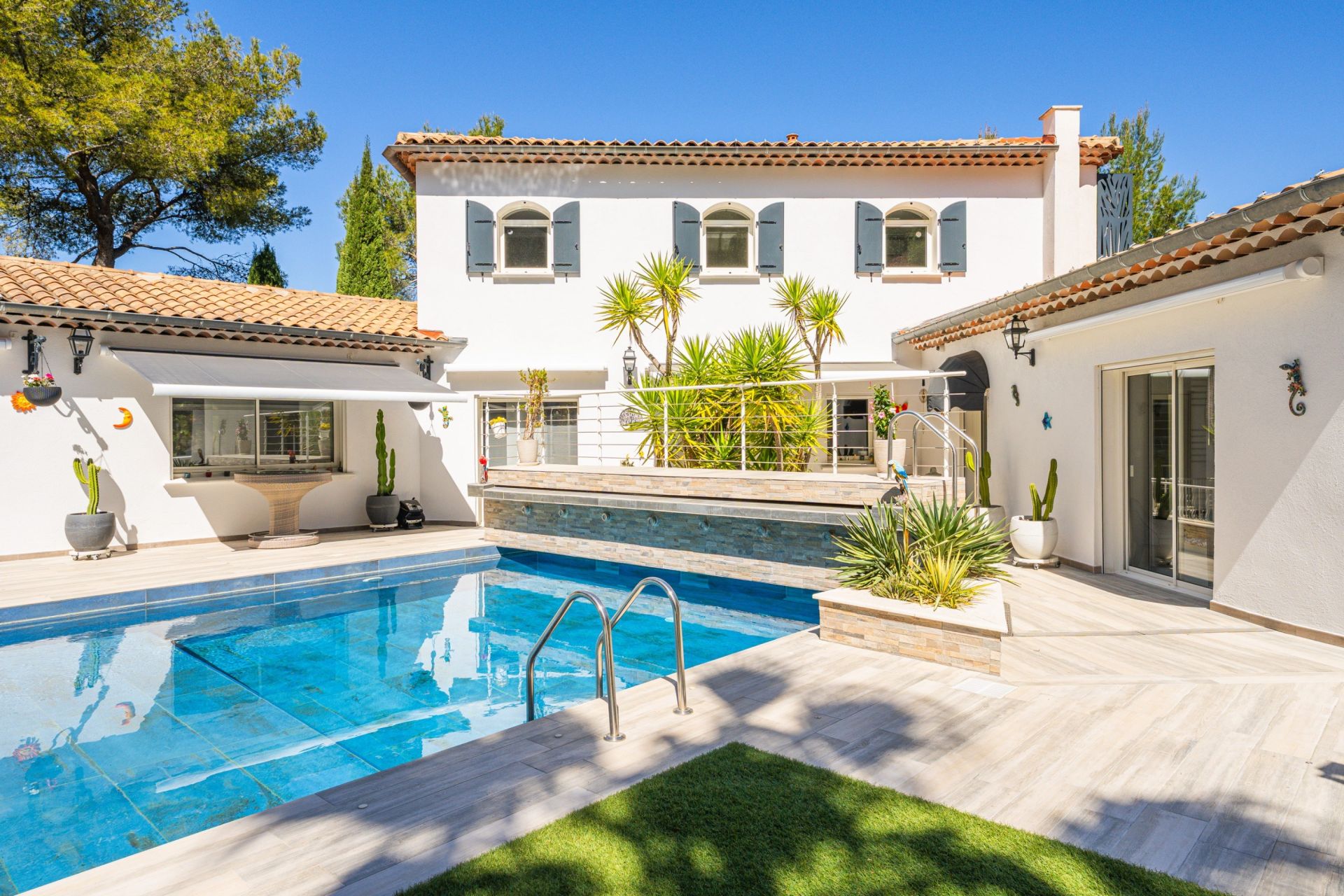 house 7 Rooms for sale on GEMENOS (13420)