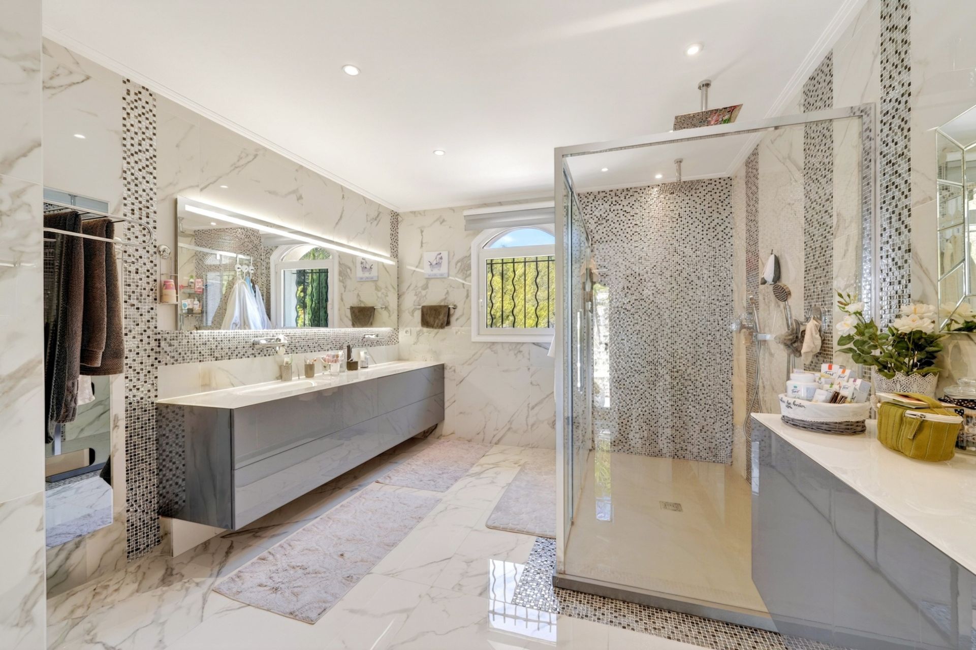 house 5 Rooms for sale on GEMENOS (13420)