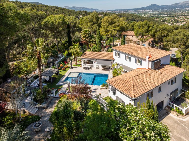 house 5 Rooms for sale on GEMENOS (13420)