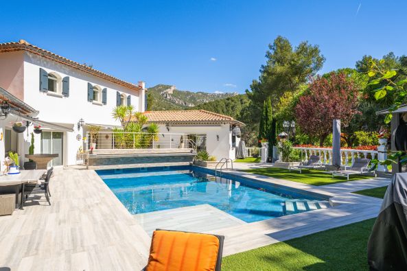Vente Maison Gémenos 7&nbsp;Pièces 401&nbsp;m²