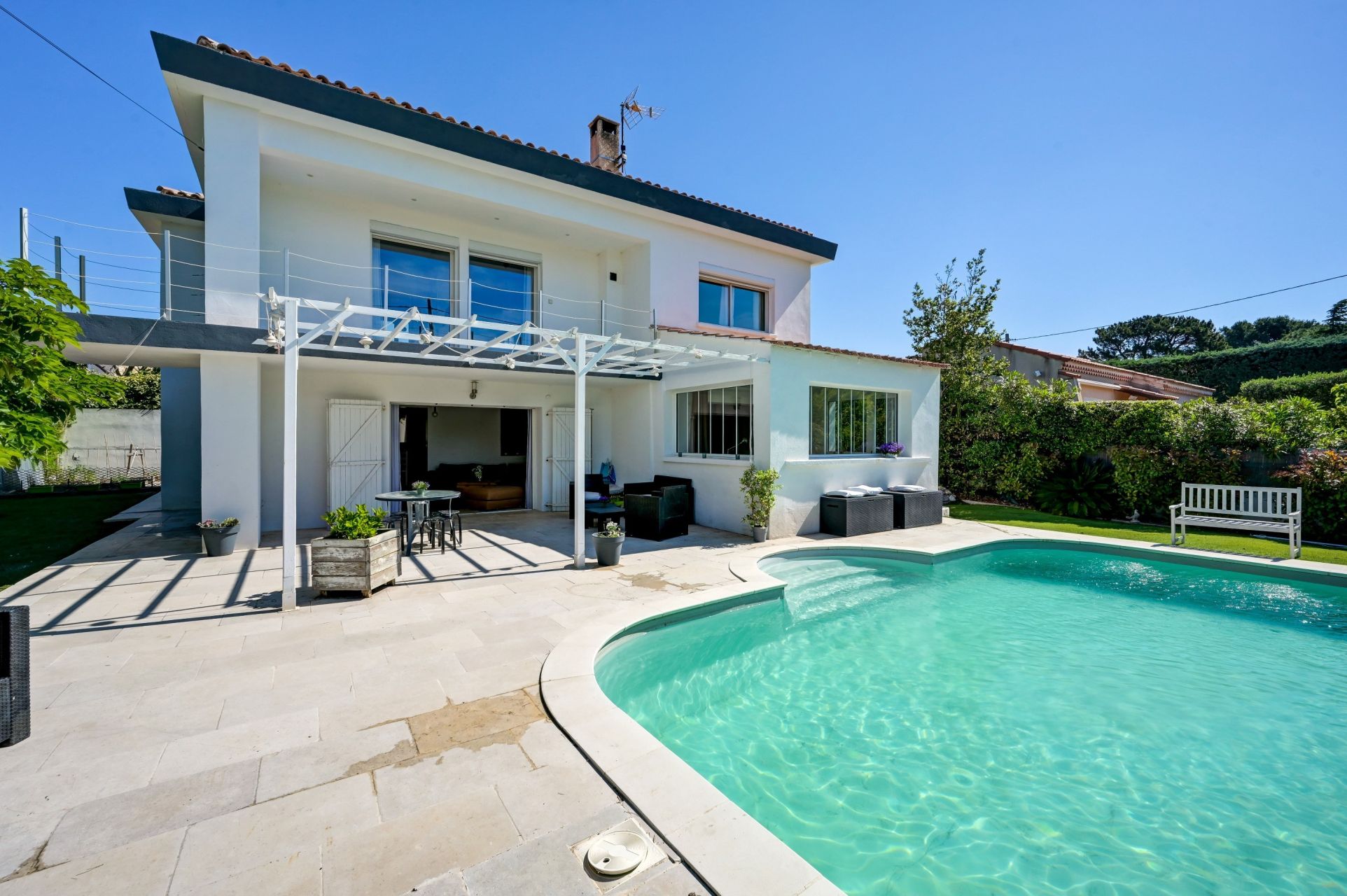 traditional house 7 Rooms for sale on SAUSSET LES PINS (13960)