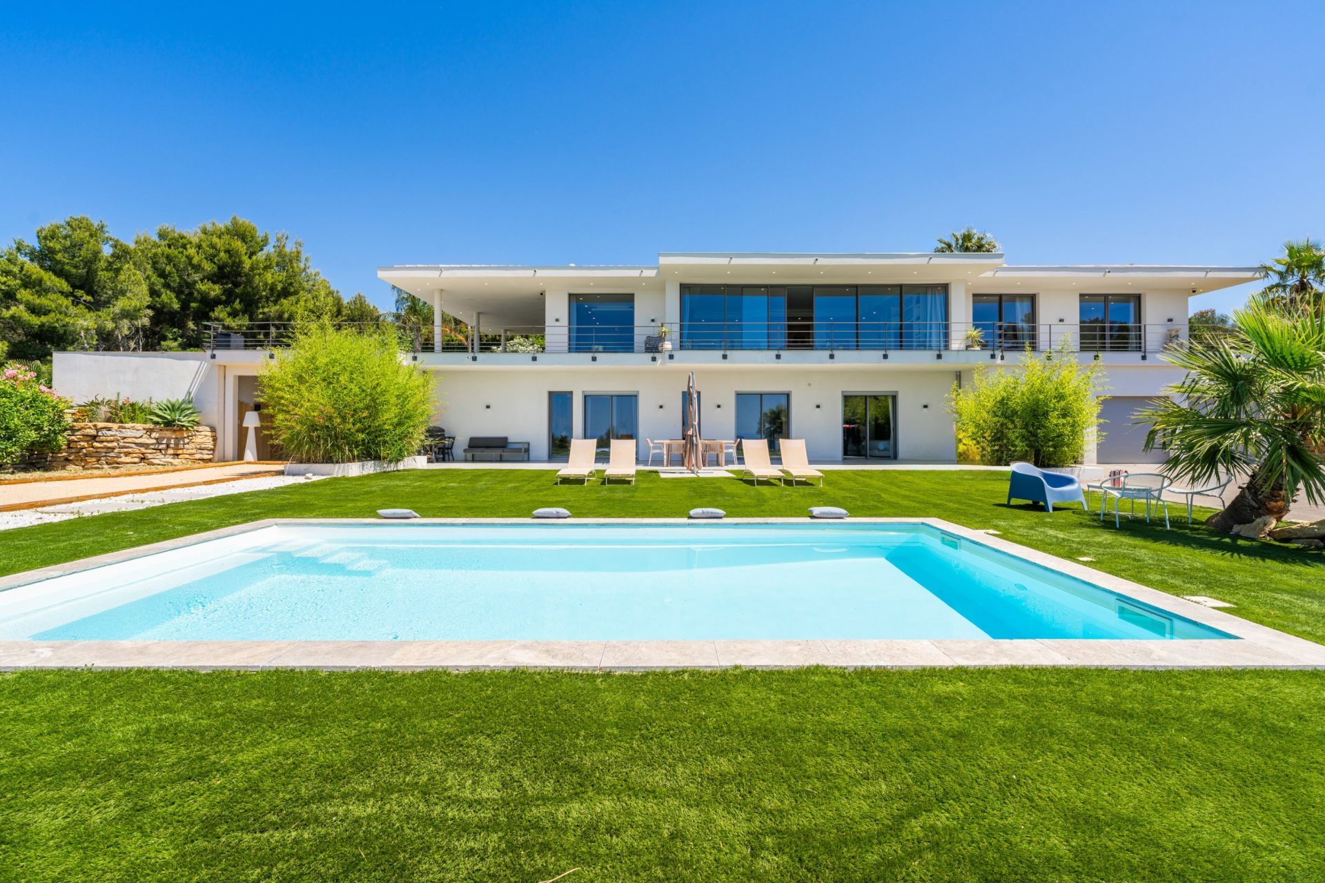 maison contemporaine 7 Pièces en vente sur CEYRESTE (13600)