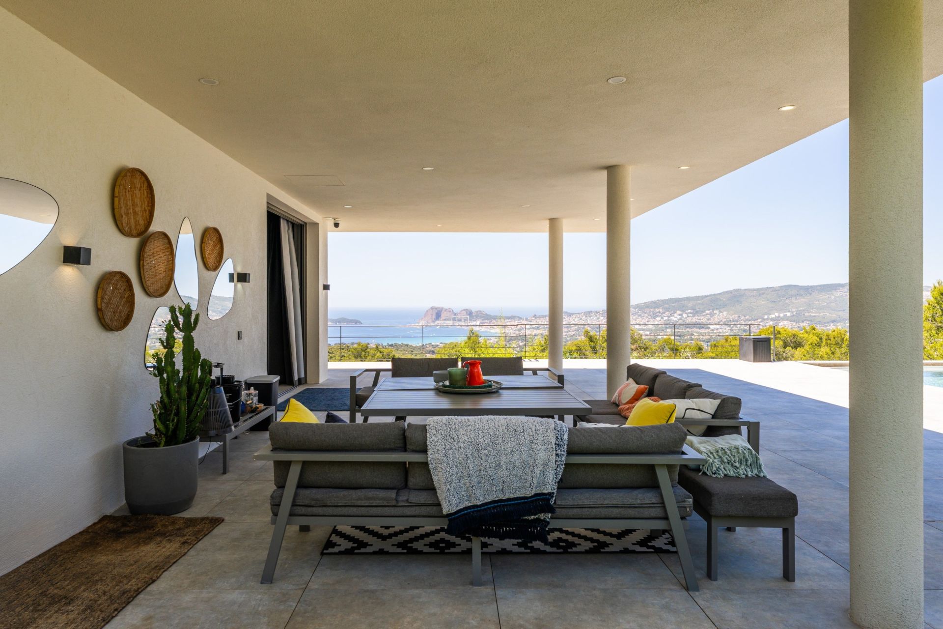 contemporary house 7 Rooms for sale on CEYRESTE (13600)