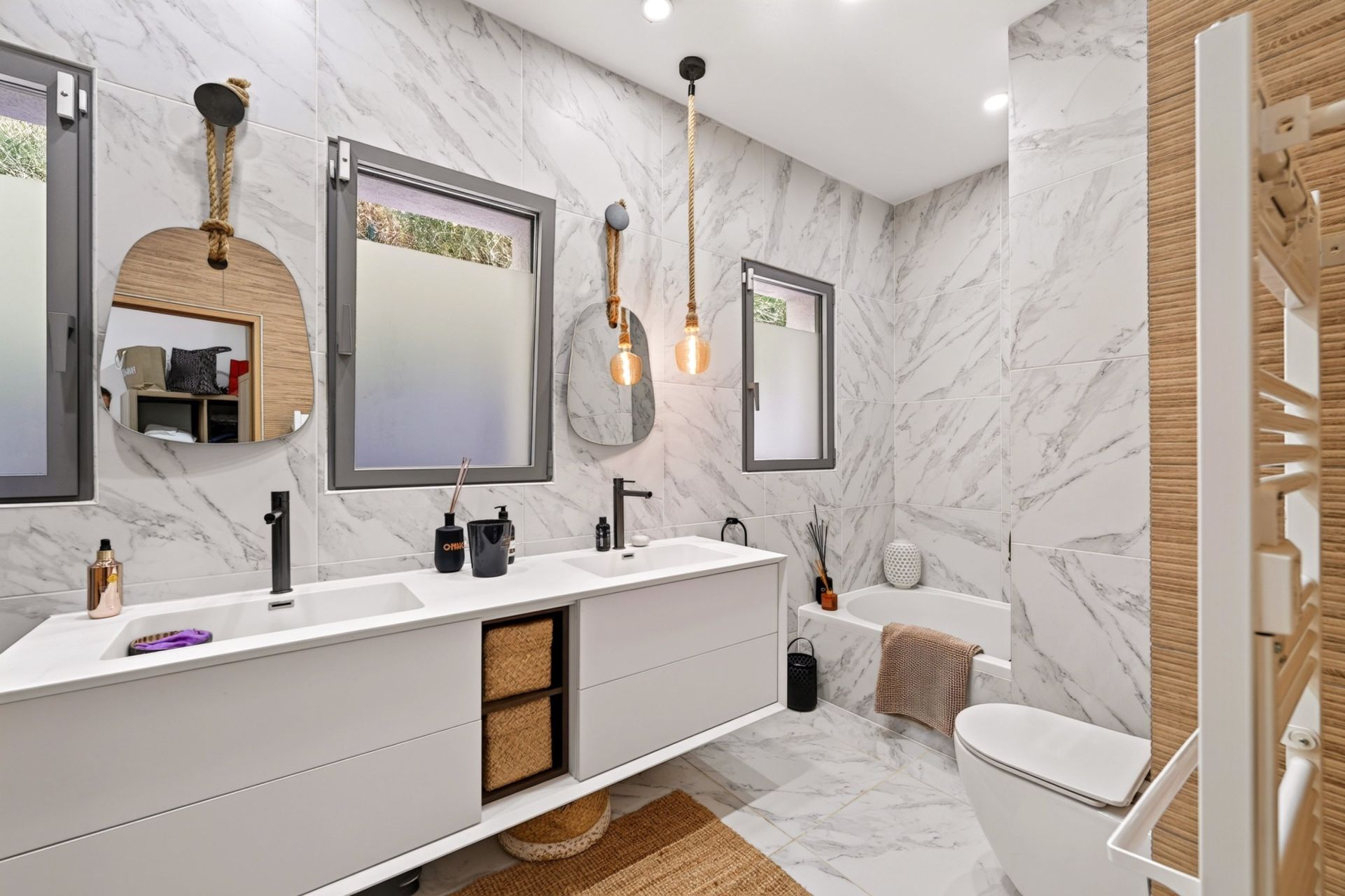 maison contemporaine 7 Pièces en vente sur CEYRESTE (13600)