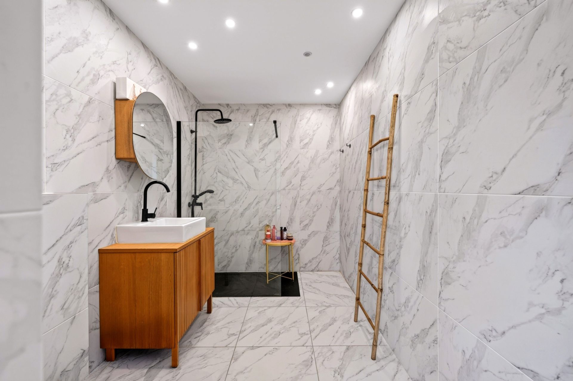 contemporary house 7 Rooms for sale on CEYRESTE (13600)