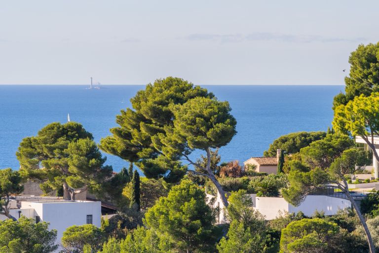 apartment 2 Rooms for sale on MARSEILLE (13008)