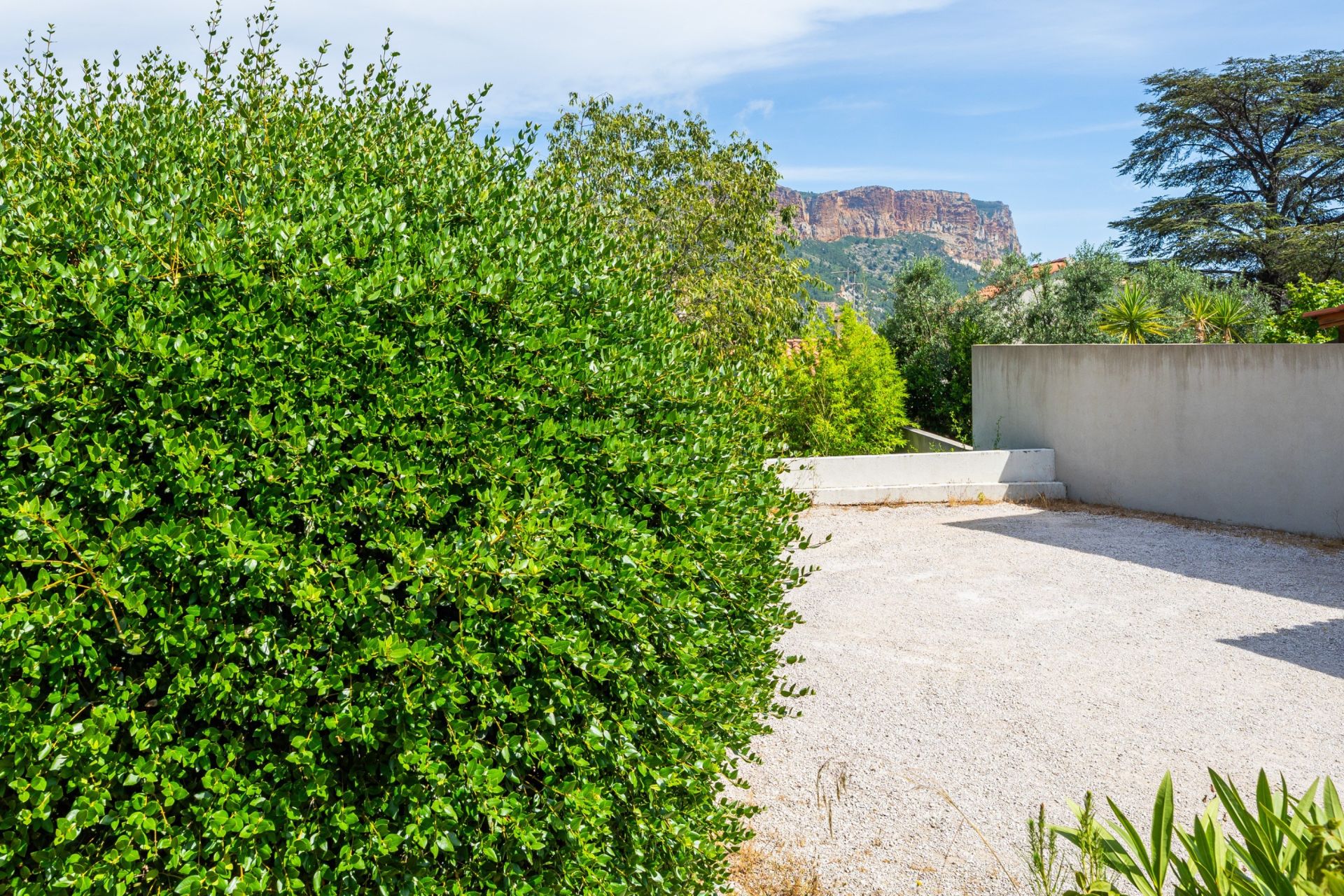 house 5 Rooms for rent on CASSIS (13260)