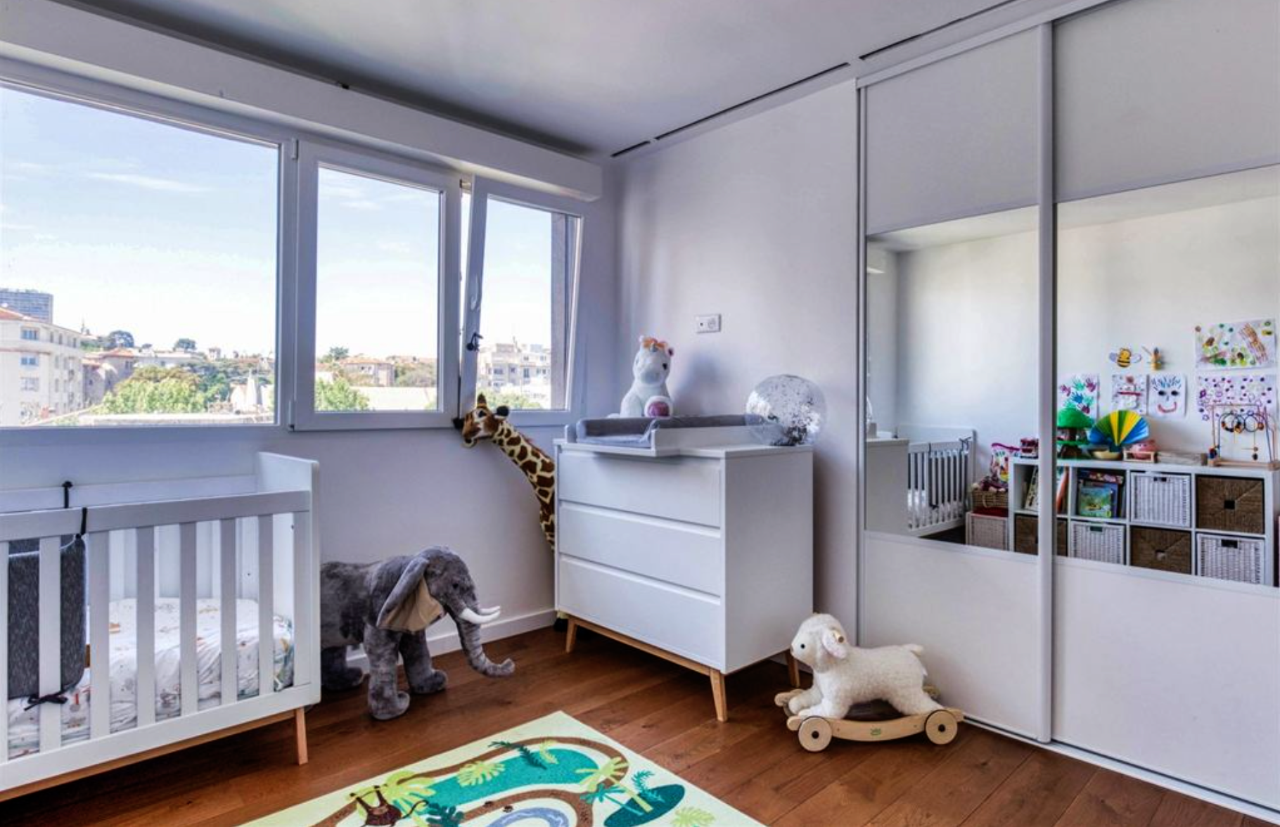 apartment 4 Rooms for rent on MARSEILLE (13008)