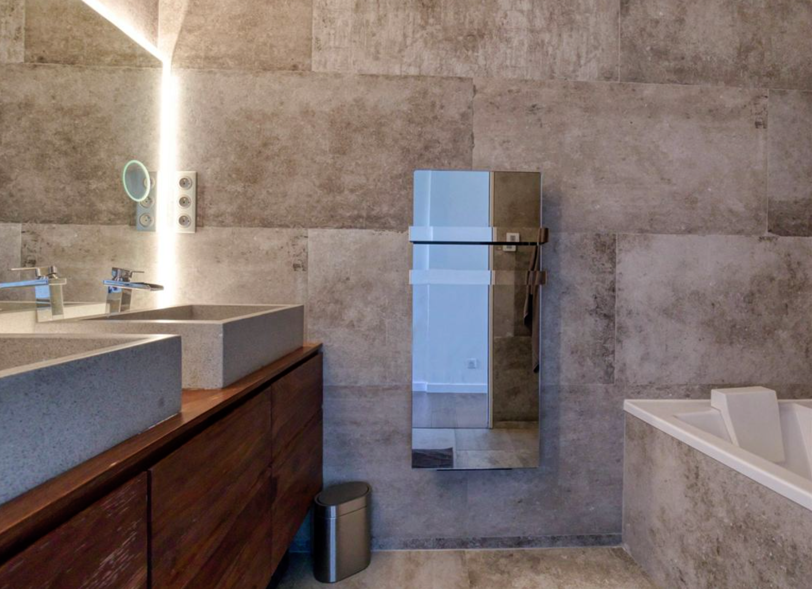 apartment 4 Rooms for rent on MARSEILLE (13008)