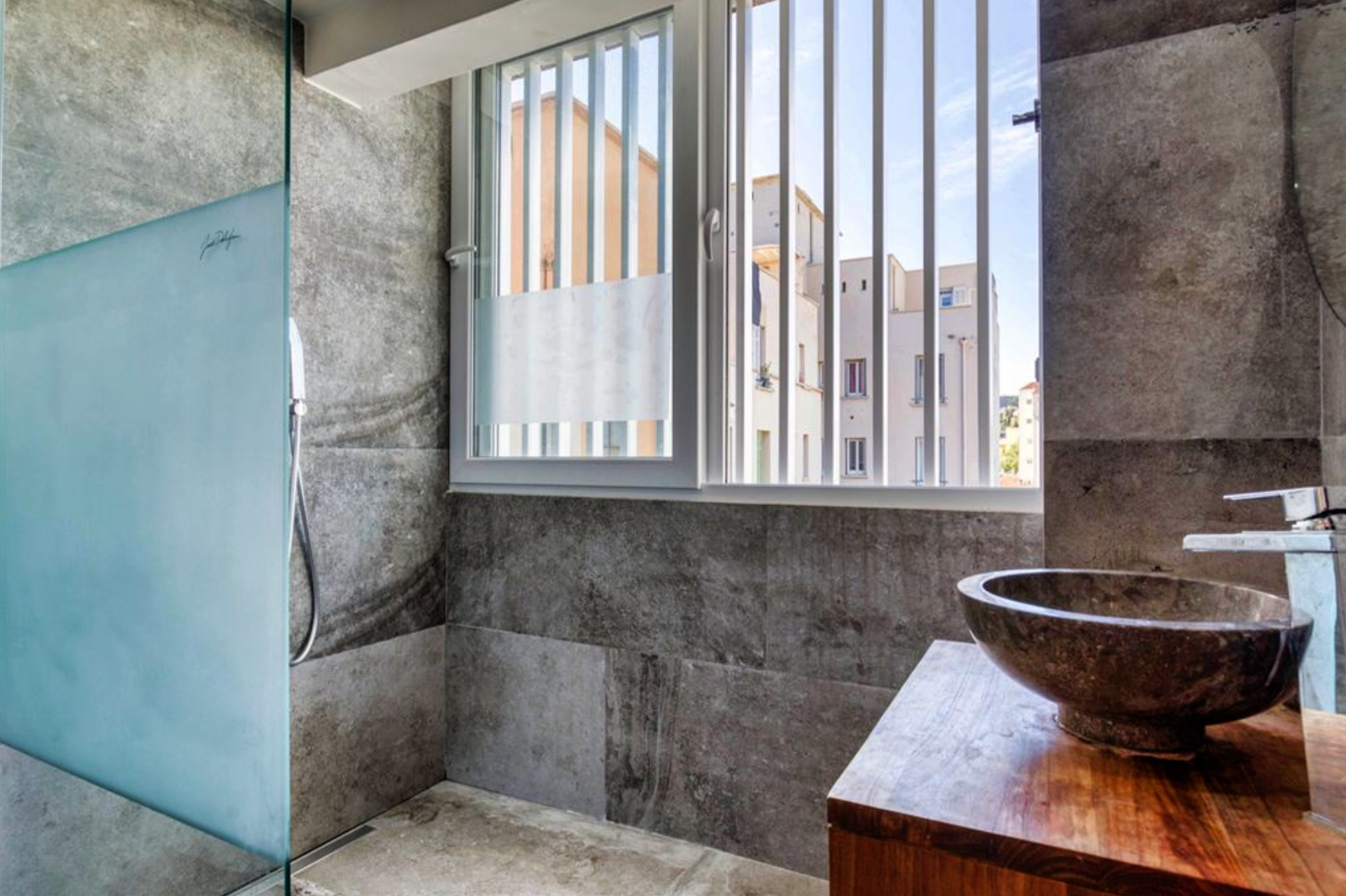 apartment 4 Rooms for rent on MARSEILLE (13008)