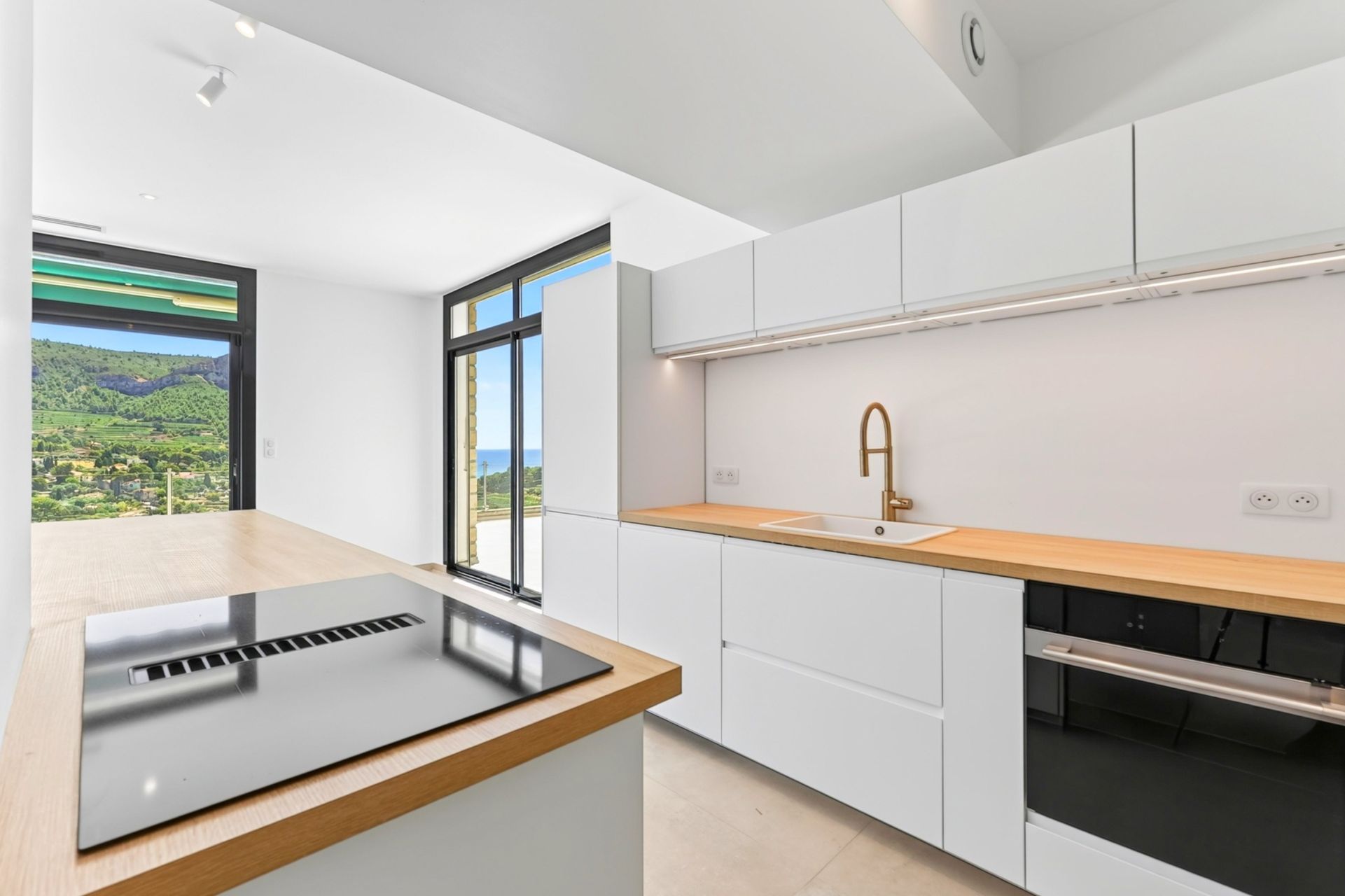appartement 5 Pièces en vente sur CASSIS (13260)