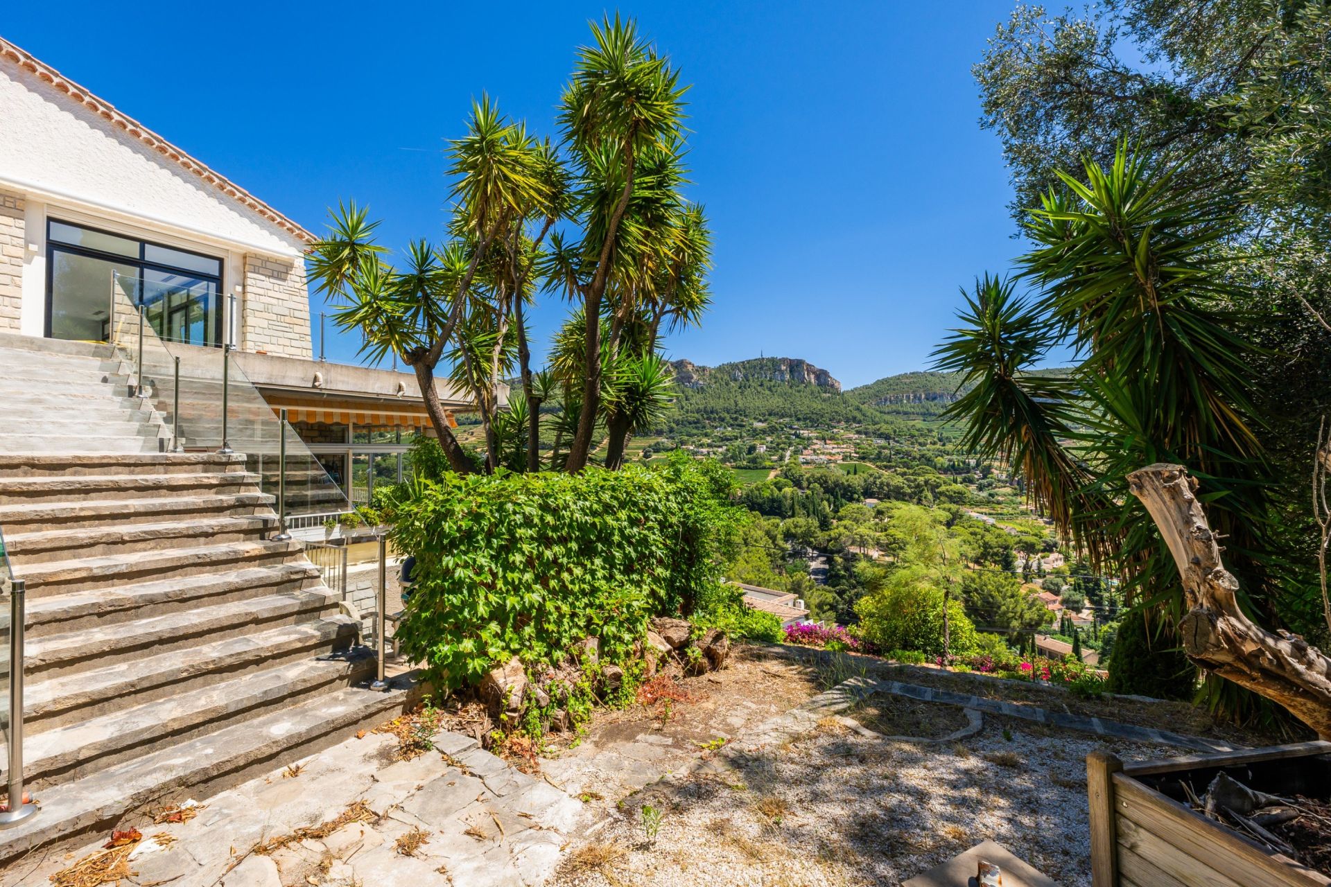 appartement 5 Pièces en vente sur CASSIS (13260)