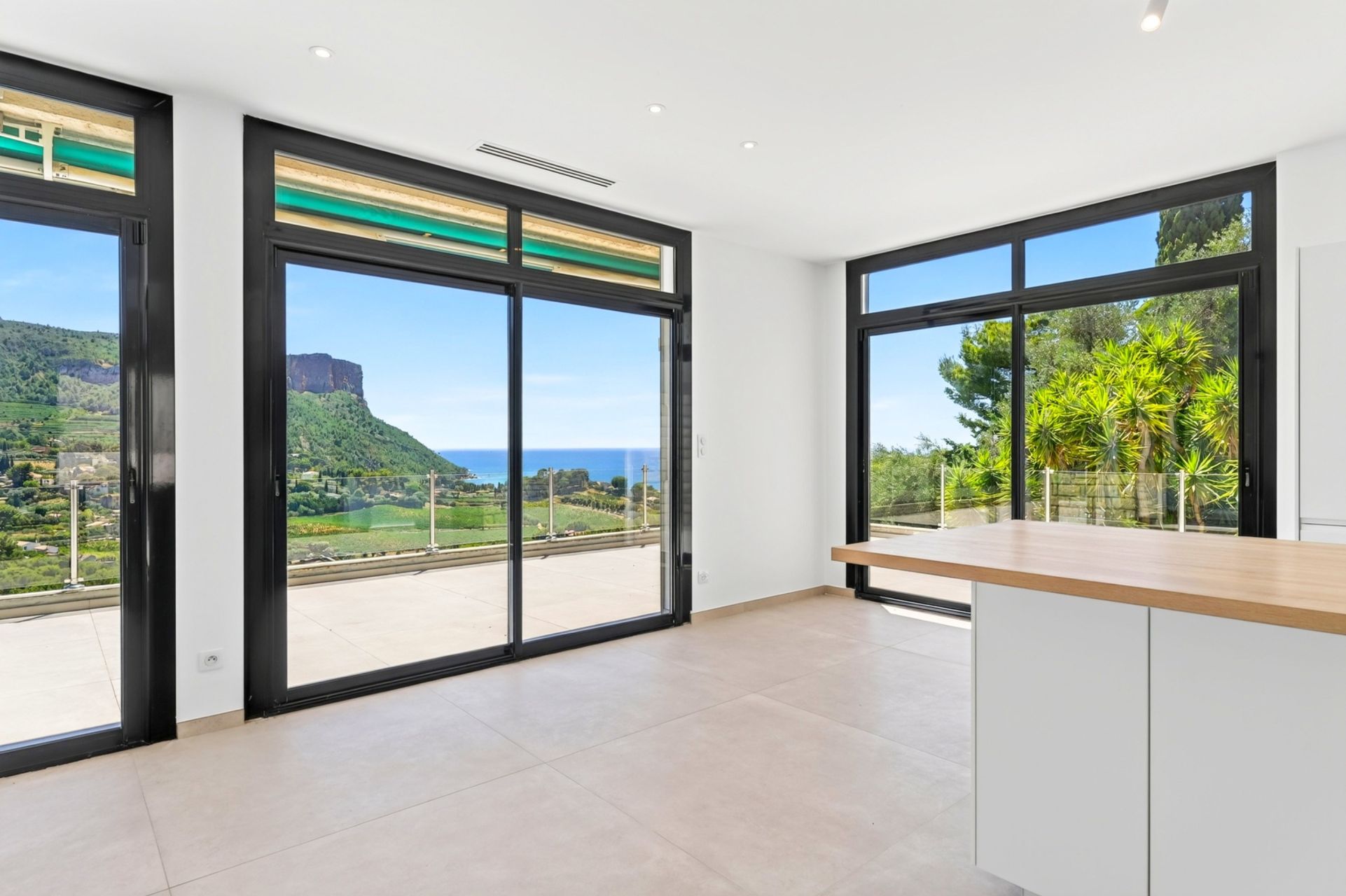 appartement 5 Pièces en location sur CASSIS (13260)