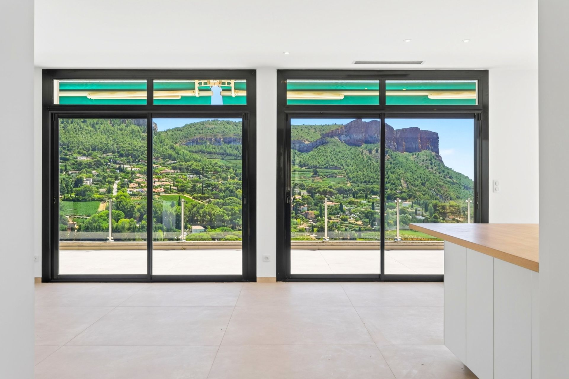 appartement 5 Pièces en location sur CASSIS (13260)