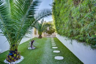 villa 5 Rooms for sale on LA CIOTAT (13600)