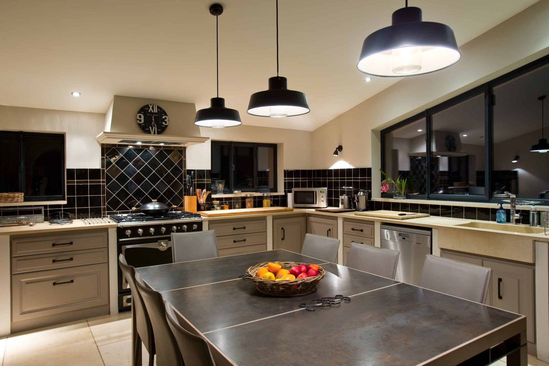 farmhouse 7 Rooms for seasonal rent on CASSIS (13260)