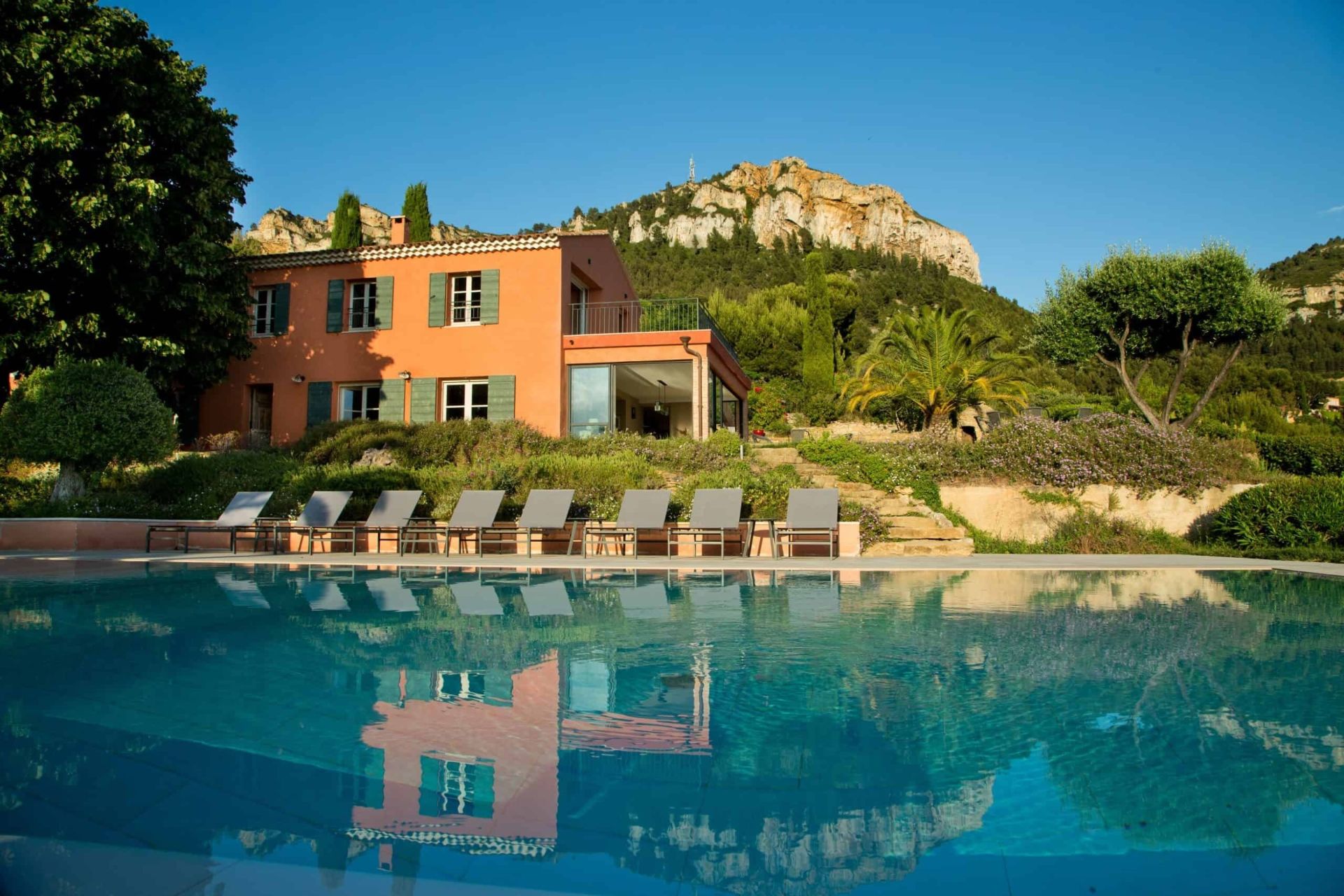 farmhouse 7 Rooms for seasonal rent on CASSIS (13260)