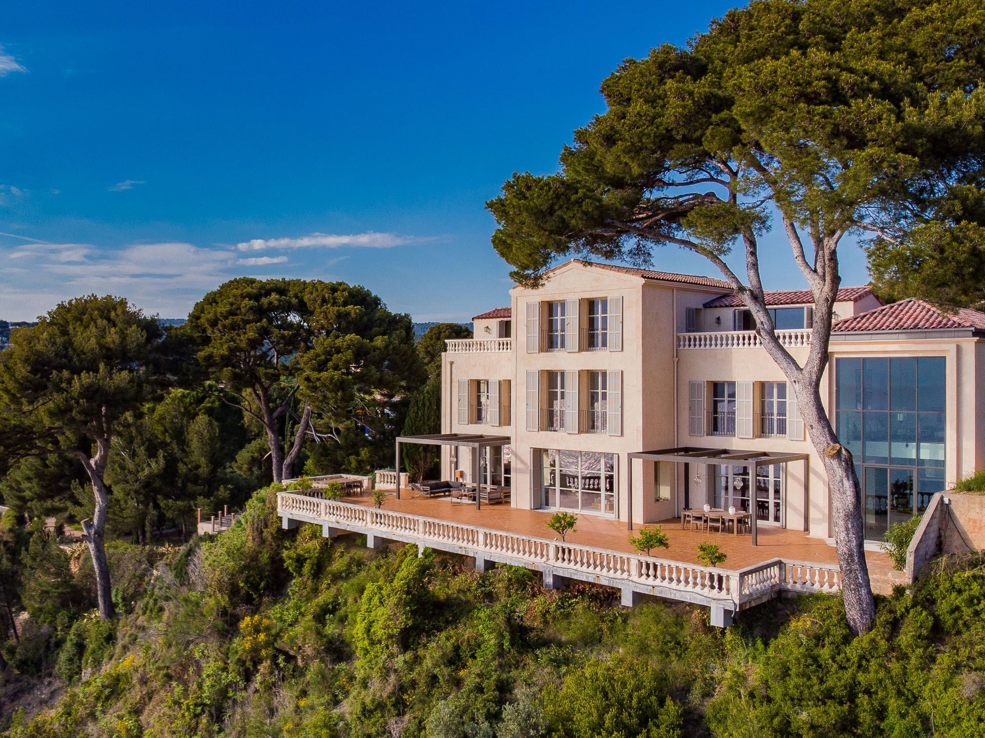 property 15 Rooms for seasonal rent on CASSIS (13260)