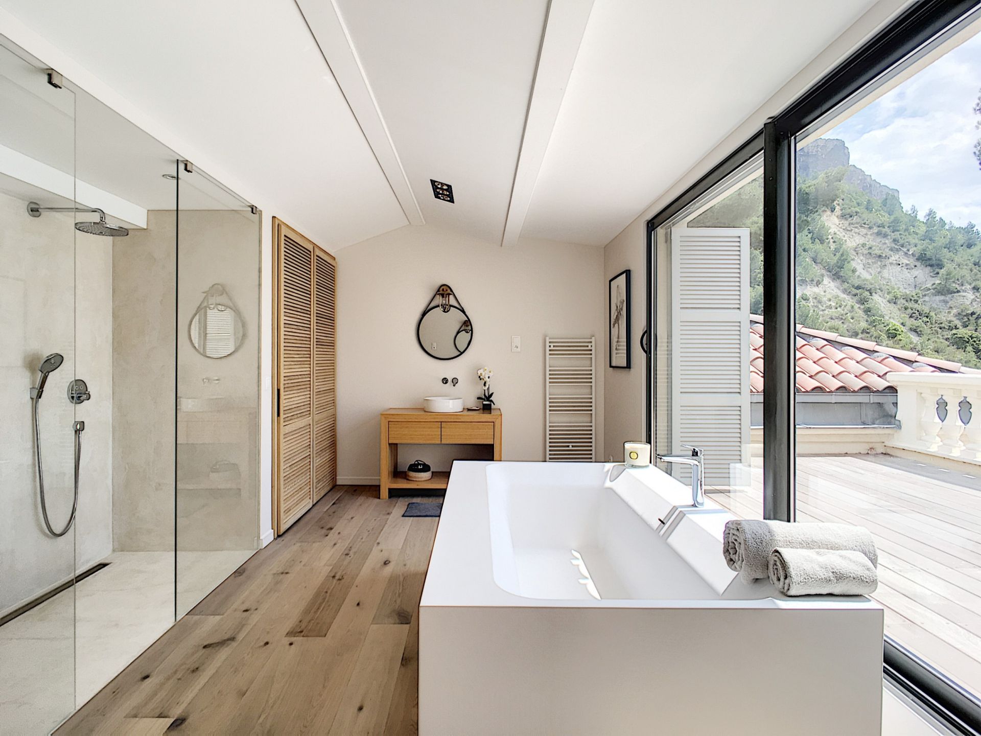 property 15 Rooms for seasonal rent on CASSIS (13260)