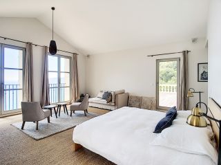 property 15 Rooms for seasonal rent on CASSIS (13260)