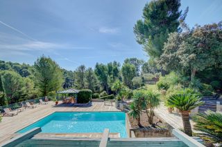 villa 10 Rooms for sale on AUBAGNE (13400)