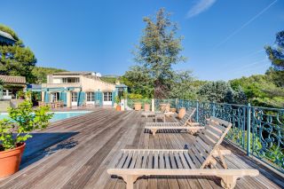 villa 10 Rooms for sale on AUBAGNE (13400)