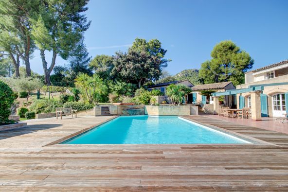 Sale Villa Aubagne 10&nbsp;Rooms 480&nbsp;m²
