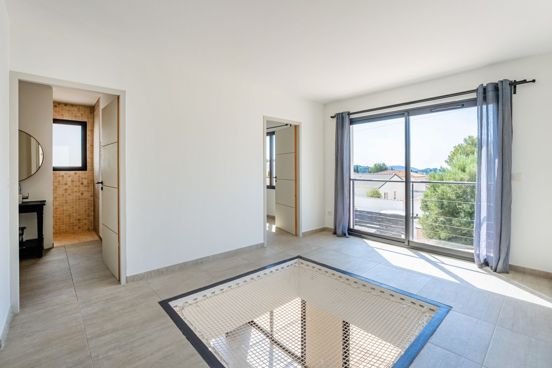 house 5 Rooms for sale on LA CIOTAT (13600)