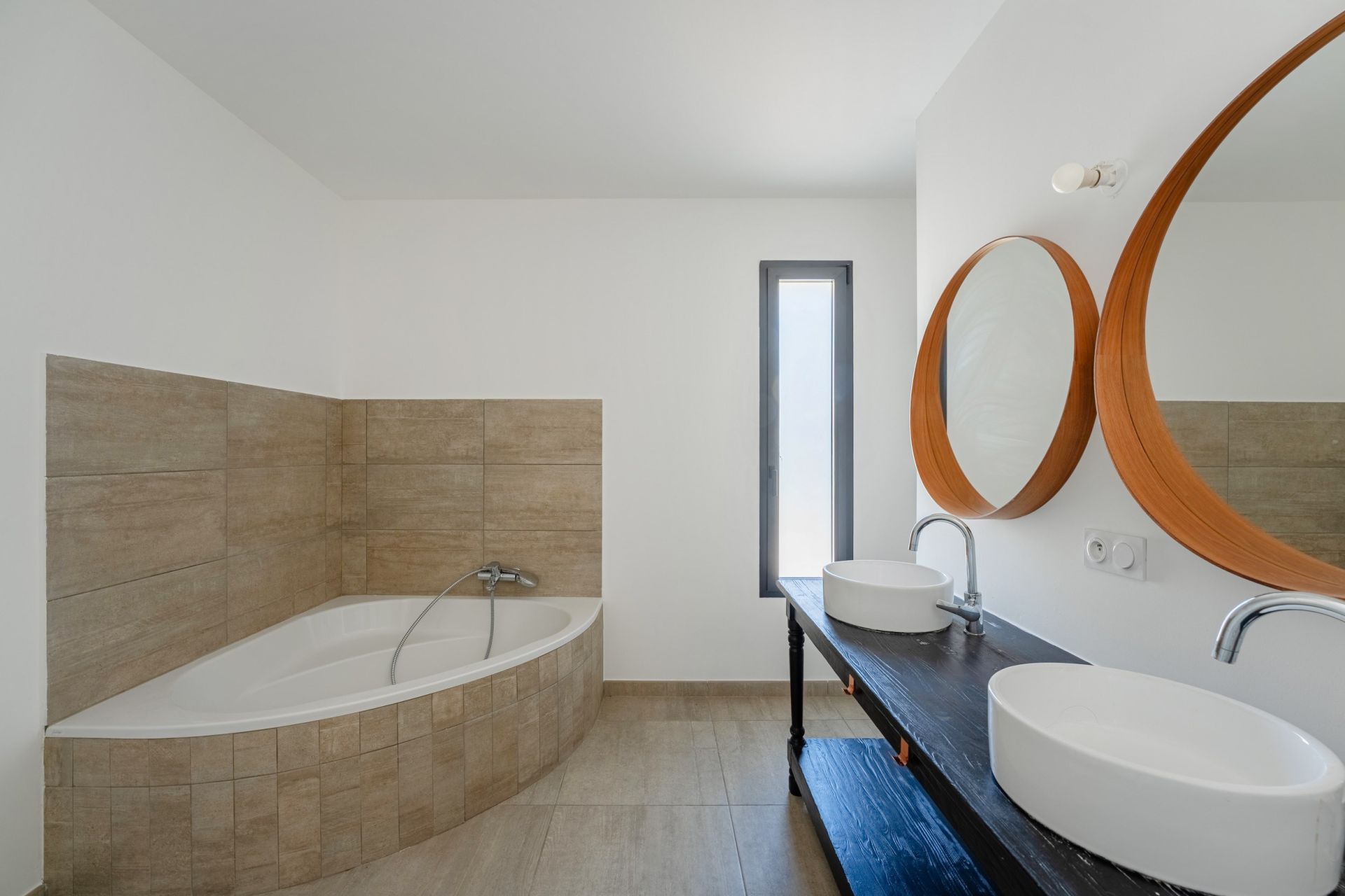 house 5 Rooms for sale on LA CIOTAT (13600)