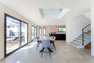 house 5 Rooms for sale on LA CIOTAT (13600)