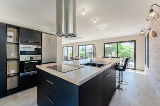 house 5 Rooms for sale on LA CIOTAT (13600)