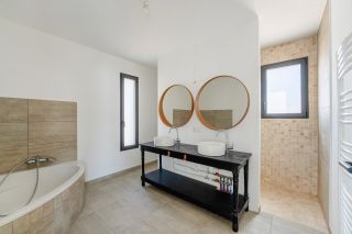 house 5 Rooms for sale on LA CIOTAT (13600)